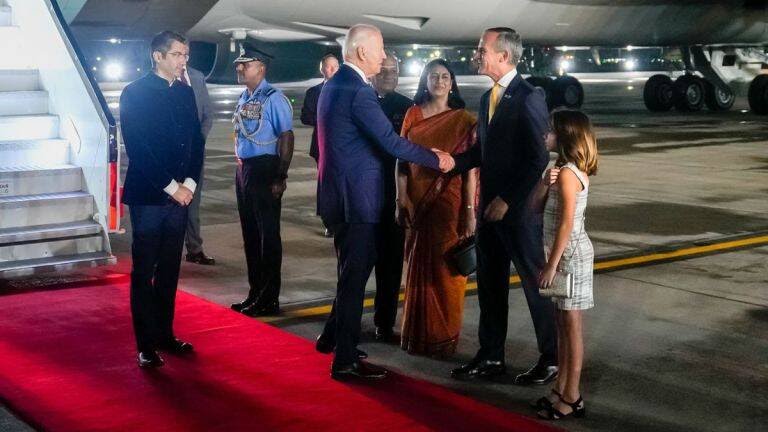 G20 Summit: एयरपोर्ट पर अमेरिकी राष्ट्रपति जो बाइडेन का स्वागत करने वाली छोटी बच्ची कौन है? जिसकी सोशल मीडिया पर हो रही काफी चर्चा