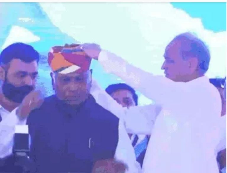 किसान सम्मेलन: खड़गे का दावा-लाल डायरी में कुछ भी नहीं, वहीं, गहलोत बोले परिवर्तन यात्राएं हो रहीं फेल