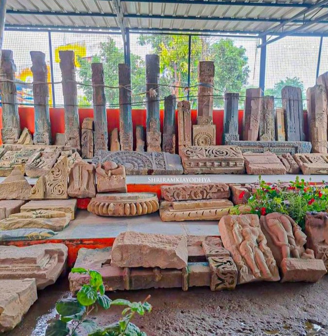 राम जन्मभूमि पर 50 फीट की खुदाई में मिले प्राचीन मंदिर के अवशेष, इनमें मूर्तियां, स्तम्भ शिलाएं शामिल