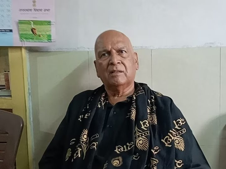 राजस्थान: कांग्रेस विधायक ने मुंडवाया अपना सिर, सीएम गहलोत को पत्र के साथ भेजेंगे बाल, जानें क्या है वजह