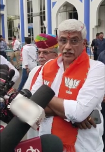 खड़गे के लाल डायरी वाले बयान पर केन्द्रीय मंत्री शेखावत का जोरदार पलटवार, पूछा-किस पेज पर लिखा है कांग्रेस आएगी?, कहा- घोटालों की सतरंगी डायरियां आएंगी