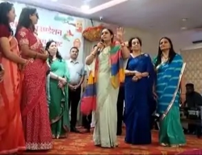 टिकट घोषित होने से पहले ही कांग्रेस में घमासान, अर्चना शर्मा ने कहा- मुझे रोकने 40 करोड़ में सौदा, राजीव अरोड़ा का जवाब- स्वघोषित प्रत्याशी घटिया स्तर पर उतरीं, पट्टे के लिए पैसे वसूले