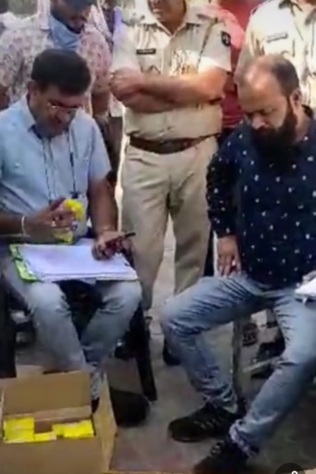 बड़ी कार्रवाई: नैनवां से जयपुर जा रहा था नामी कम्पनी के ब्रांड का 105 लीटर नकली घी, टोंक बस स्टेंड पर पकड़ा