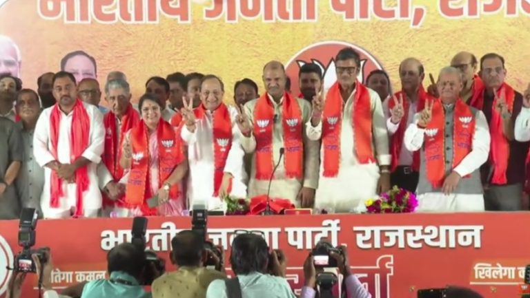 जयपुर की पूर्व महापौर ज्योति खंडेलवाल, जोधपुर विश्वविद्यालय के पूर्व छात्र संघ अध्यक्ष जितेंद्र सिंह भाटी, दो पूर्व आईपीएस, पूर्व विधायक, आम आदमी पार्टी के कई पदाधिकारी आदि दिग्गज अपने समर्थकों सहित बीजेपी में शामिल