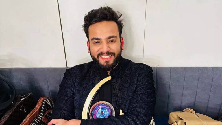 रेव पार्टी में नोएडा पुलिस की रेड, 5 कोबरा सहित दस सांप व जहर बरामद, बिग बॉस ओटीटी विनर व यू ट्यूबर एल्विश यादव का नाम आया‌ सामने, रिपोर्ट दर्ज, पांच गिरफ्तार