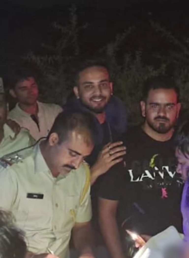 सांपों की तस्करी मामले में आरोपी यूट्यूबर और बिग बॉस विजेता एल्विश यादव  को कोटा पुलिस ने पकड़ा, पूछताछ के बाद छोड़ दिया, जानें वजह