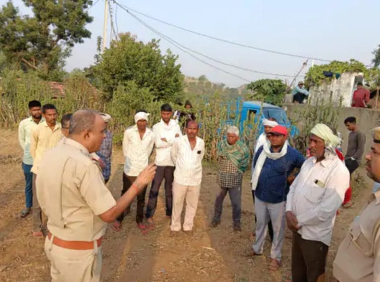 गर्लफ्रेंड की सगाई होने से परेशान युवक ने गर्दन पर डेटोनेटर बांधकर खुद को उड़ा लिया, ब्लास्ट से धड़ अलग हो गया
