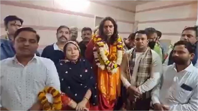 जयपुर: ना नॉन वेज की दुकानें बंद होंगी ना होटल… बाबा बालमुकुंदाचार्य के साथ खड़ी मुस्लिम महिला ने यह कहा