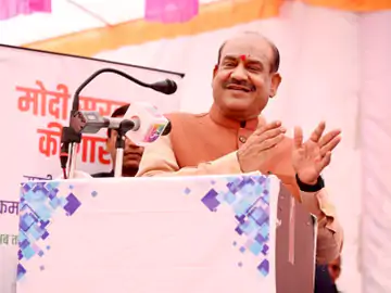 प्रत्येक व्यक्ति के आत्मनिर्भर बनने से ही देश विकसित होगा: बिरला