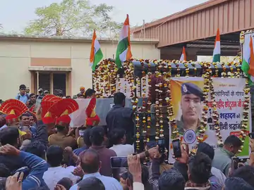 पश्चिम बंगाल में शहीद हुए जवान को 15 साल के बेटे ने दी मुखाग्नि, 11 किलोमीटर लम्बी अंतिम यात्रा निकली