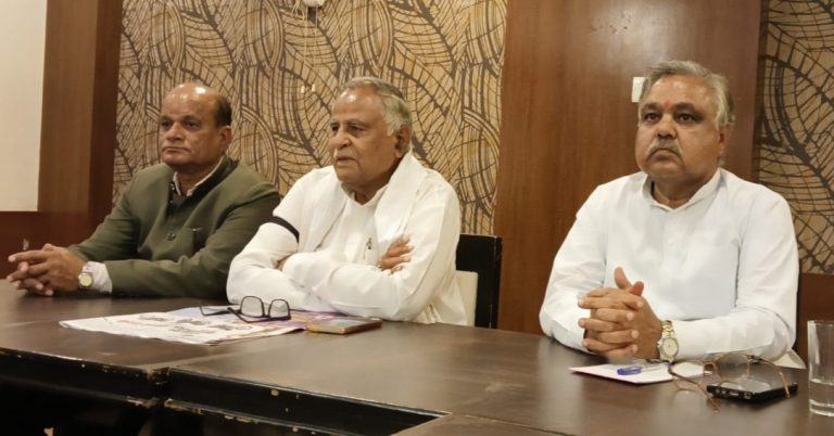 प्रधानमंत्री किसानों से वार्ता कर तुरंत उनकी मांगें मानें, ट्रेक्टर लेकर दिल्ली जाना गुनाह नहीं: रामनारायण मीणा