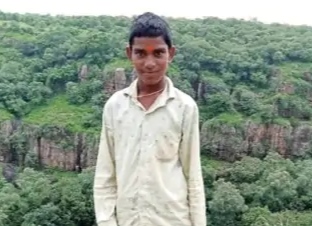 करंट की चपेट में आने से किशोर की मौत, मां के मना करने पर भी ले गया था टेंट वाला, लोहे का पाइप हटाते समय हुआ हादसा