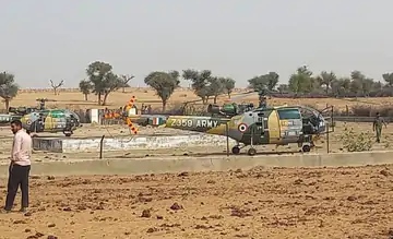राजस्थान: आर्मी के 2 हेलिकॉप्टर अचानक गोशाला में उतरे, जवानों ने कुछ भी बताने से किया इनकार
