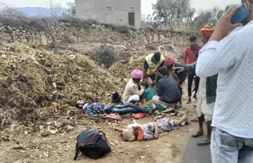 शादी में जाते समय हुआ बड़ा हादसा: हाईटेंशन लाइन टूटकर गिरने से चाची-भतीजे की मौत, बहन-भांजा सहित तीन घायल