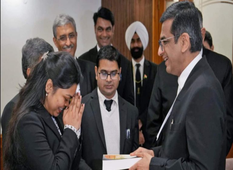 पिता सुप्रीम कोर्ट में रसोइया, बेटी को मिली ऐसी उपलब्धि कि चीफ जस्टिस चंद्रचूड़ ने किया सम्मानित