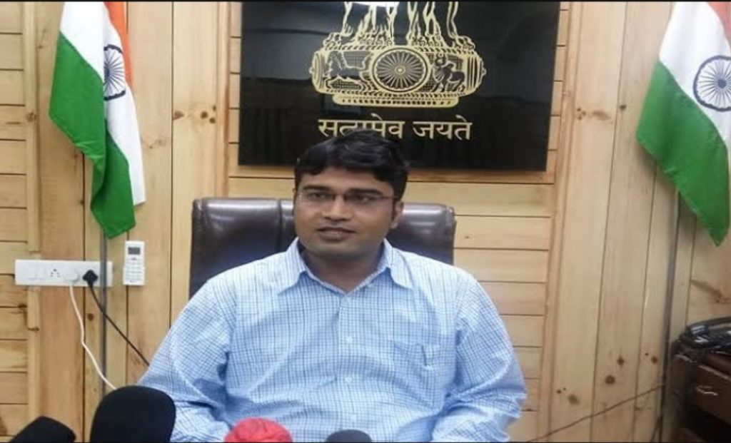 दूसरे की जगह पेपर देने वाले आईएएस को तीन साल की सजा, जानिए क्या है पूरा मामला