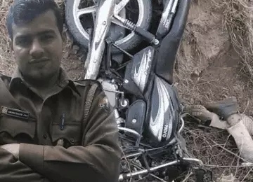 पुलिस लाइन से रात को चौकी पर ड्यूटी ज्वॉइन करने रवाना हुए पुलिसकर्मी की हादसे में मौत, रात भर सड़क किनारे गड्ढे में पड़ा रहा शव