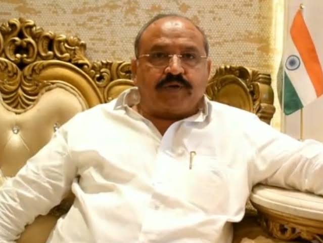 टिकट नहीं मिलने से नाराज प्रह्लाद गुंजल ने छोड़ा ‘मोदी का परिवार’, लिखा-‘याचना नहीं, अब रण होगा’, कांग्रेस में होंगे शामिल