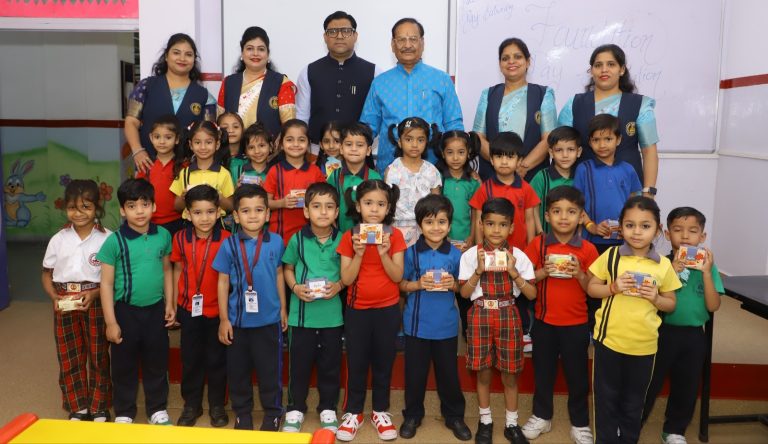 19 वां स्थापना दिवस: माहेश्वरी पब्लिक स्कूल के विद्यार्थियों को डिजिटल क्लास व वातानुकूलित कक्षों की मिली सौगात, बालिकाओं का प्रवेश शुल्क खत्म