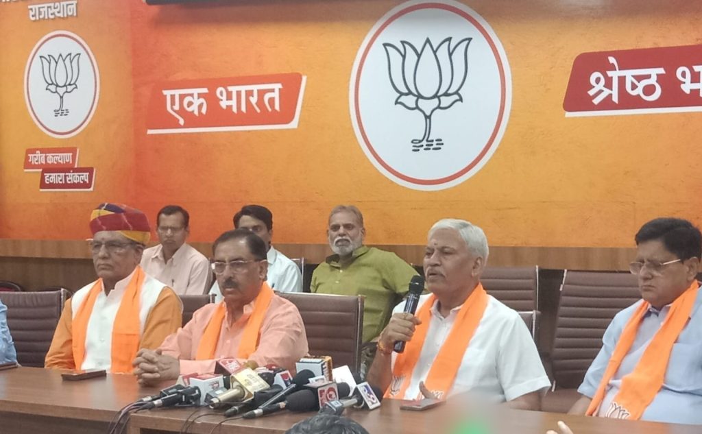 एसीबी के पूर्व डीजी बीएल सोनी बीजेपी में शामिल, कहा-‘कांग्रेस सरकार में संदिग्ध लोगों को दिया भर्ती का जिम्मा, 5 साल जमकर हुआ भ्रष्टाचार’