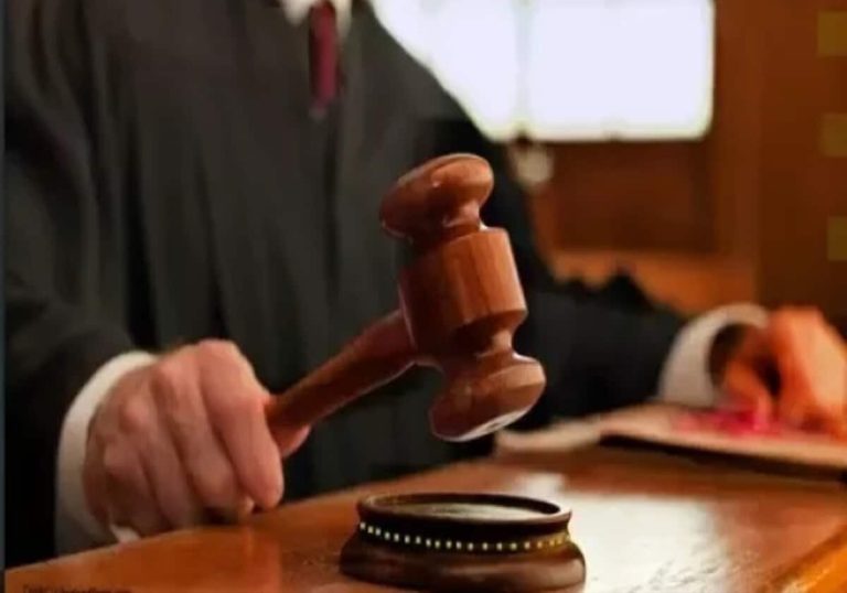 स्कूल के नियम आपके धार्मिक अधिकार से ऊपर, कोर्ट ने खारिज की मुस्लिम छात्रा की स्कूल में नमाज की फरियाद