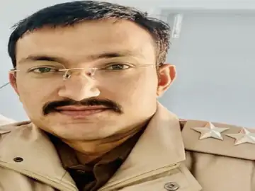 अफीम तस्करी के मामले में गिरफ्तार प्रशिक्षु एसआई बर्खास्त, फोन से ली थी नाकाबंदी की जानकारी