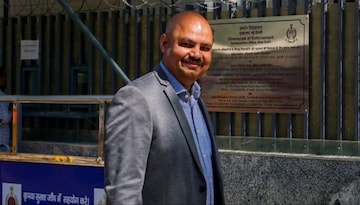 सीएम केजरीवाल के आवास में मिल गया उनका पीए विभव कुमार, दिल्ली पुलिस ने किया गिरफ्तार, सांसद स्वाति मालीवाल से बदसलूकी और मारपीट का है आरोपी