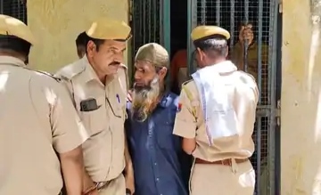 जमानत की याचिका पर सुनवाई के लिए जज ने दी अगली तारीख, गुस्साए कैदी ने उन पर फेंक दी चप्पल, चोरी के मामले में दो साल से जेल में है बंद