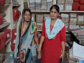 पति के साथ मिलकर की थी प्रेमी की हत्या, हाथ-पैर बांधकर तोलिये से गला घोंटा,आरोपी महिला गिरफ्तार, फरार पति की तलाश