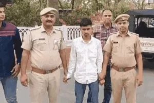 पुलिस गिरफ्त में इरफान