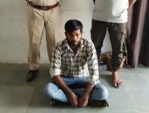 पुलिस गिरफ्त में गौरव शर्मा (फाइल फोटो)