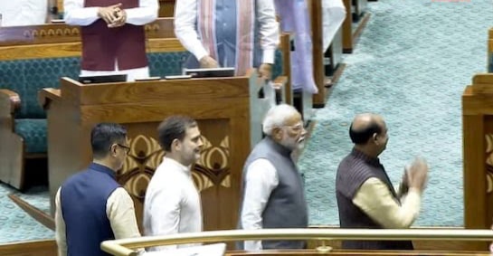 ध्वनिमत से लोकसभा स्पीकर चुने गए ओम बिरला, पीएम मोदी व राहुल गांधी आसन तक लेकर पहुंचे