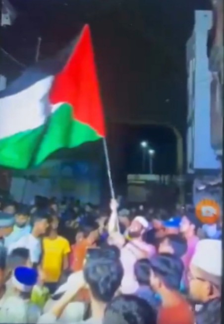 जुलूस में लहराया फिलिस्तीन का झंडा, वीडियो वायरल होने पर पुलिस ने किया एक आरोपी को गिरफ्तार, बाकी की तलाश जारी