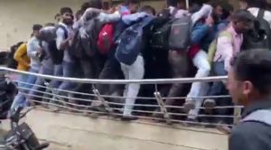 गुजरात के कथित बेरोजगारी के वायरल वीडियो की यह है हकीकत, जानें भीड़ में दिखने वाले युवा कौन थे? चौंक जाएंगे