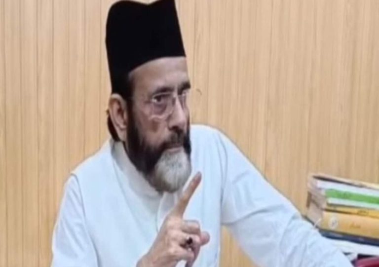 यूपी में होने वाले हिन्दू युवक-युवतियों के धर्म परिवर्तन और निकाह के आयोजन पर  अब मौलाना तौकीर ने यह फैसला लिया