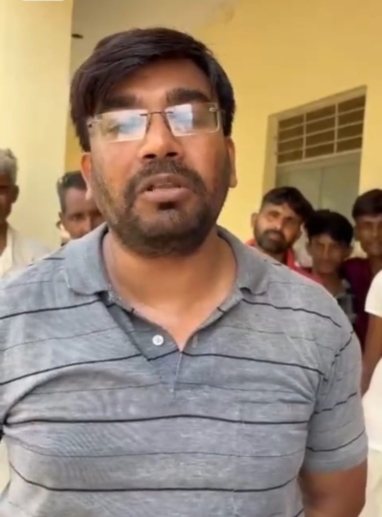 राजस्थान: शिक्षक ने स्कूल न आने का कारण पूछा तो छात्र ने तान दी पिस्तौल, साथियों ने लहराया धारदार हथियार, काफी देर स्कूल में किया उपद्रव, विद्यार्थियों ने एकजुट हो बचाया, मारने की धमकी देकर आरोपी हुए फरार