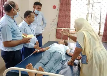 जलदाय विभाग के ऑफिस में रखी टंकी लीक, क्लोरीन गैस मोहल्ले में फैली, मची अफरा-तफरी, कुछ लोग हो गए बेहोश