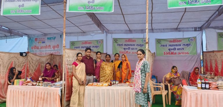 खेल संकुल बूंदी में राजीविका स्वयं सहायता समूह एवं आरसेटी की ओर से 4 दिवसीय तिरंगा मेला शुरू