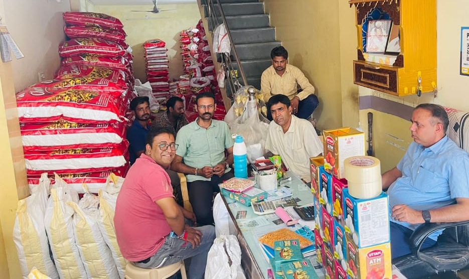 बूंदी: मिठाई-नमकीन की दुकानों पर नाप तौल एवं पैकेजिंग नियमों की पालना नहीं होने तथा तौल-कांटा सत्यापित नहीं होने पर लगाया जुर्माना