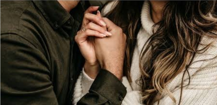 पति गया पुलिस भर्ती परीक्षा देने, पीछे से पत्नी ने रात में बुला लिया प्रेमी, घरवालों ने रंगे हाथों पकड़ा