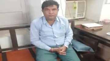 एसीबी की टीम ने बारां रसद विभाग के प्रवर्तन अधिकारी को कोटा रेलवे स्टेशन पर दबोचा, बैग की तलाशी में रिश्वत के 1 लाख 76 हजार रुपए मिले, जाने वाला था जयपुर