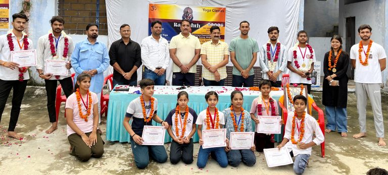 बूंदी : जिलास्तरीय योगासन प्रतियोगिता में अव्वल रहे खिलाड़ियों को किया सम्मानित, मुख्य अतिथि भरत शर्मा ने नियमित योग अभ्यास व खेल को बताया आवश्यक