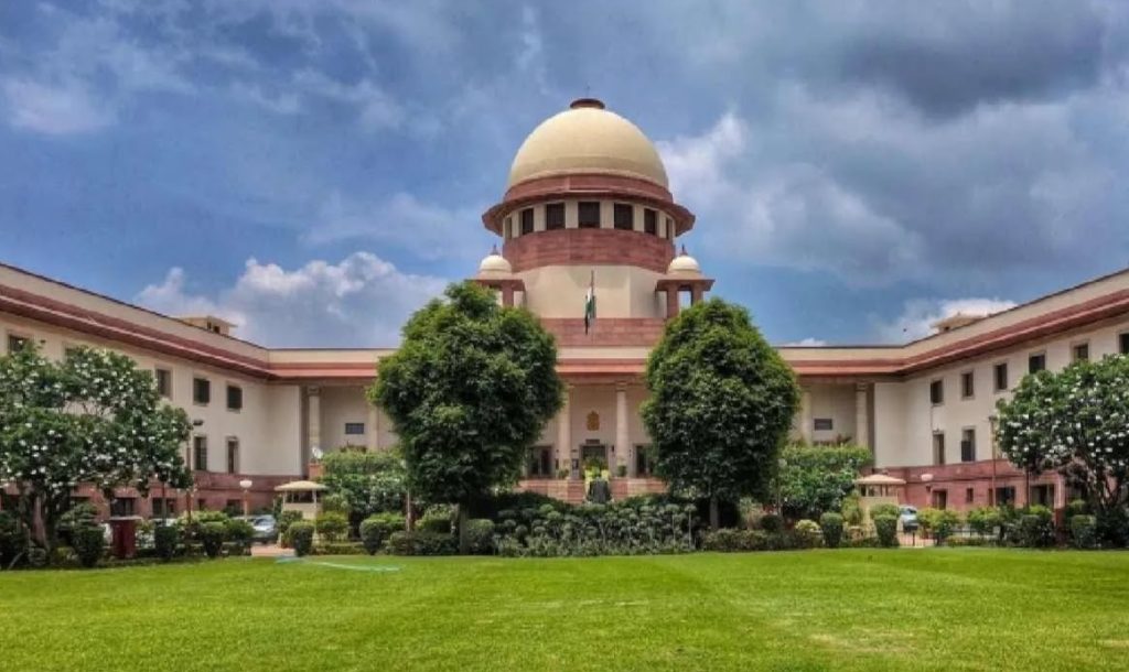 देशभर में बुलडोजर एक्शन पर सुप्रीम कोर्ट की रोक, कहा- अधिकारी नहीं बन सकते जज, अवैध कब्जों पर कार्रवाई जारी रह सकेगी