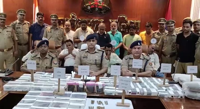 जाली नोटों की अंतरराष्ट्रीय तस्करी का भंडाफोड़, समाजवादी पार्टी के दो बड़े नेताओं  सहित 10 गिरफ्तार, व्हील चेयर पर गिड़गिड़ाए-‘माफ करो साहब’