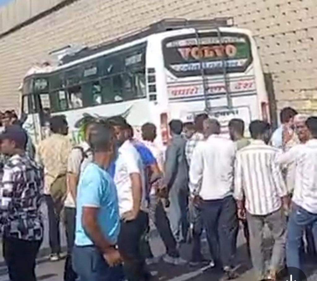 धनतेरस के दिन राजस्थान में बड़ा हादसा, 12 लोगों की मौत, 35 से अधिक घायल, काफी तेज गति होने से बस मुड़ नहीं ले सकी, पुलिया से टकरा गई