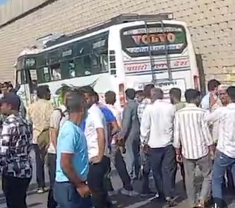 धनतेरस के दिन राजस्थान में बड़ा हादसा, 12 लोगों की मौत, 35 से अधिक घायल, काफी तेज गति होने से बस मुड़ नहीं ले सकी, पुलिया से टकरा गई