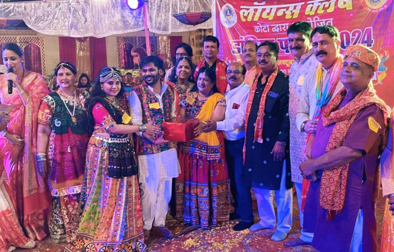 लायंस क्लब में खूब जमा डांडिया महोत्सव का रंग, देर रात तक जमकर थिरके महिला-पुरुष