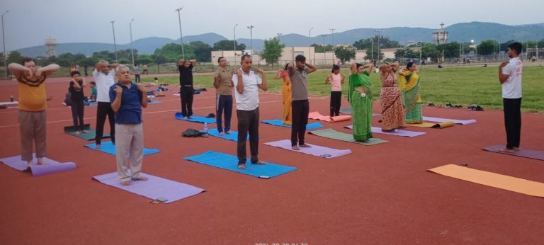 बूंदी: विश्व मानसिक स्वास्थ्य दिवस पर कार्यशाला का हुआ आयोजन, योग-प्राणायाम का अभ्यास भी कराया