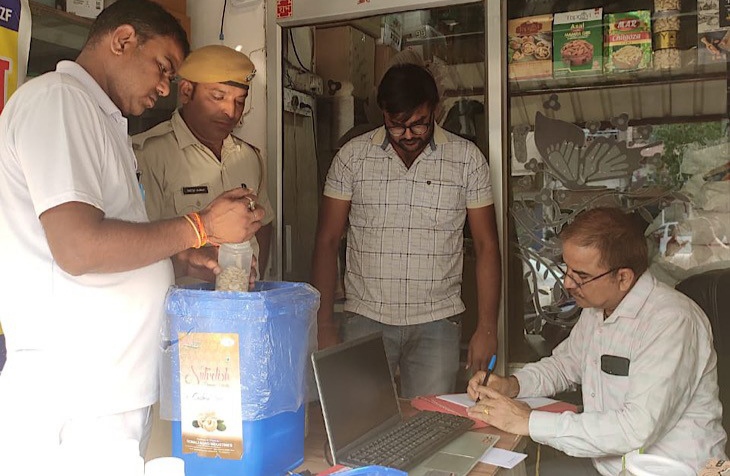 खाद्य सुरक्षा विभाग की टीम ने 200 किलो सड़े ड्राई फ्रूट्स नष्ट करवाए, जांच के लिए सेम्पल लिए