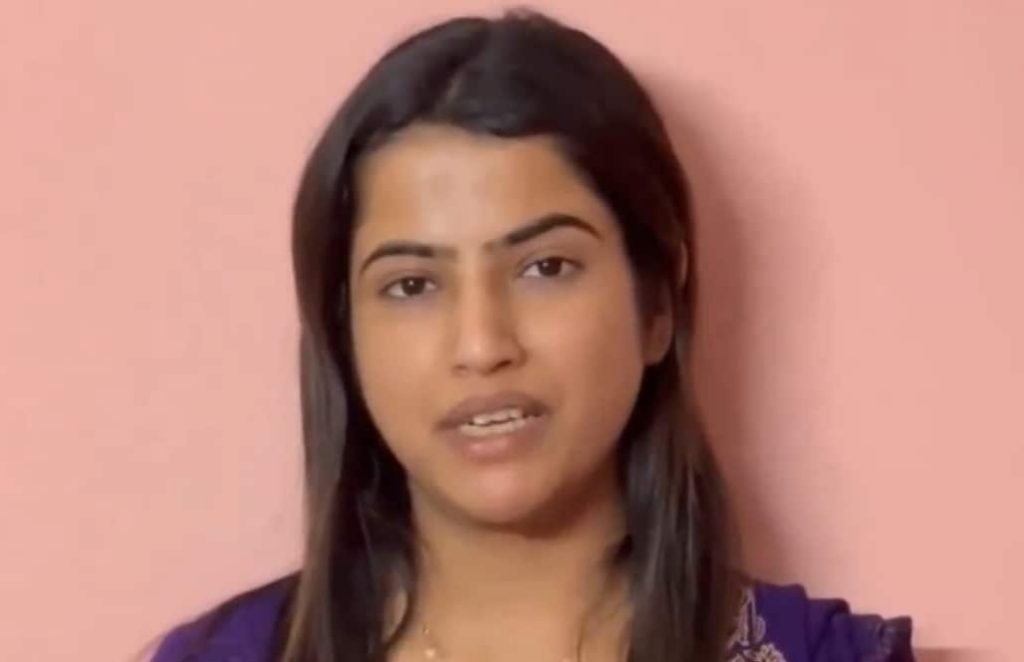 लगातार आदेश के बावजूद अदालत में उपस्थित नहीं होने पर कांग्रेस की महिला नेता फरार घोषित, घर की कुर्की का आदेश भी जारी (वीडियो देखें)